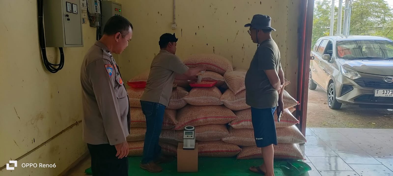 Personel Polsek Jajaran Polres Subang Tinjau Stok Jagung di Gudang Polri dan Warga Binaan, Perkuat Ketahanan Pangan Nasional
