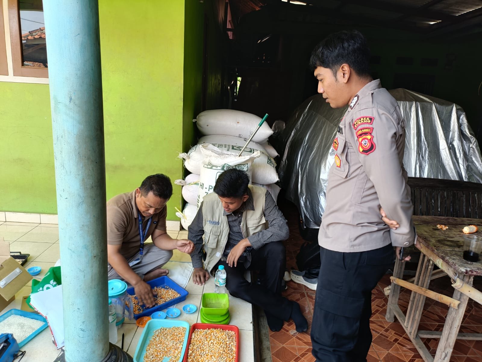 Anggota Satresnarkoba Polres Subang Tinjau Langsung Kebun Jagung, Dukung Swasembada dan Ketahanan Pangan Nasional